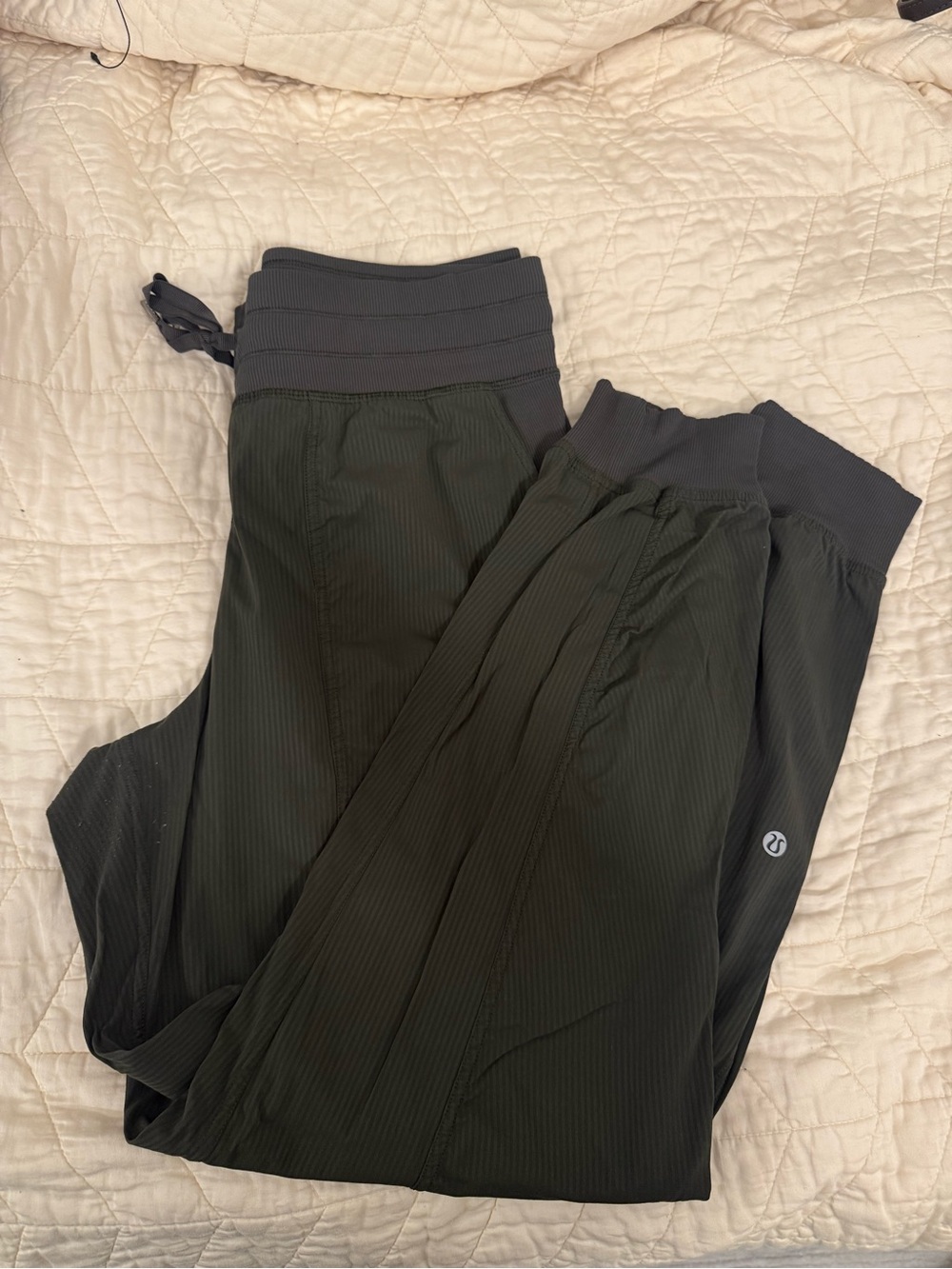 Lululemon green joggers